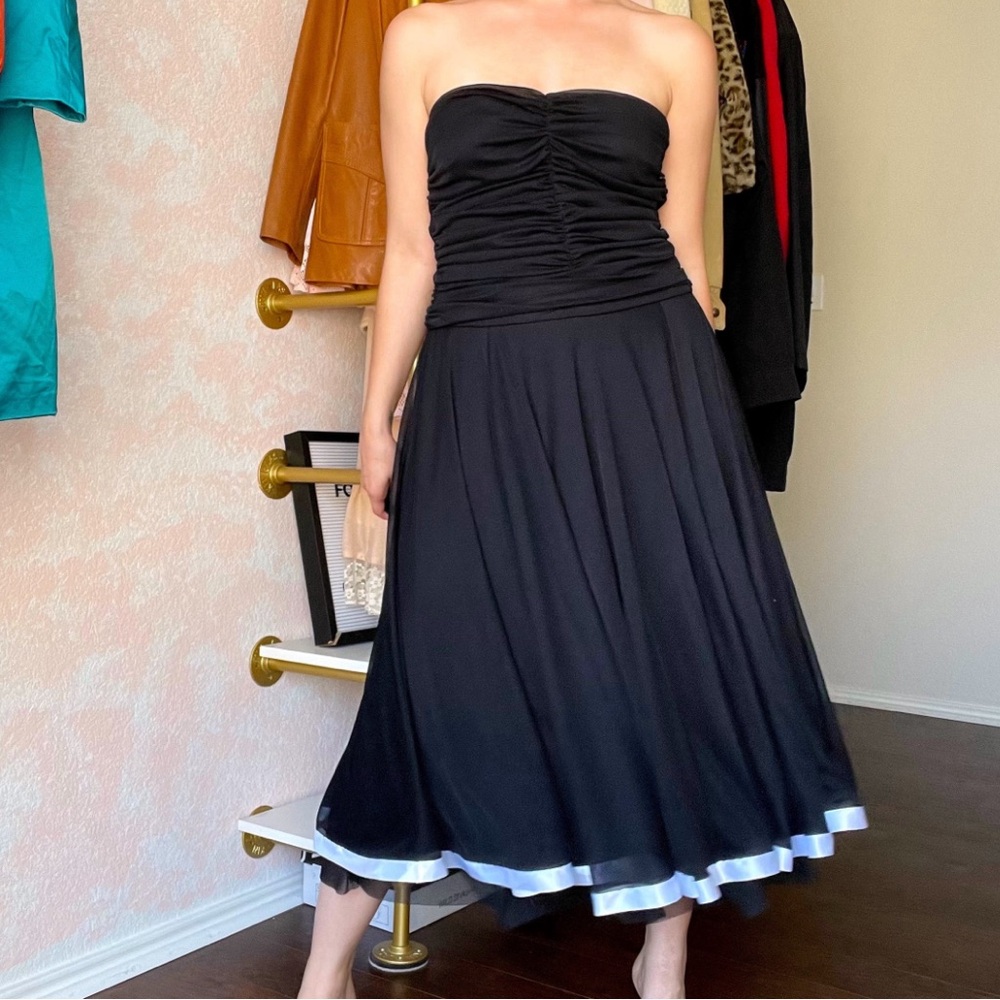My Michelle, mid length, ruched top, white ribbon trim size small.